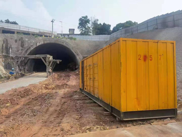 陵城发电机出租自启装置的工作原理是什么？