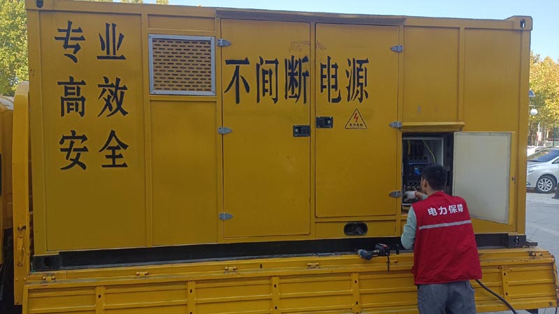陵城柴油发电机组和UPS电源配合使用时，如何避免切换过程中的电力中断？