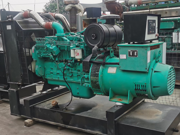 陵城冬季低温环境下，500KW发电机组启动电瓶的容量需求具体会增加多少？